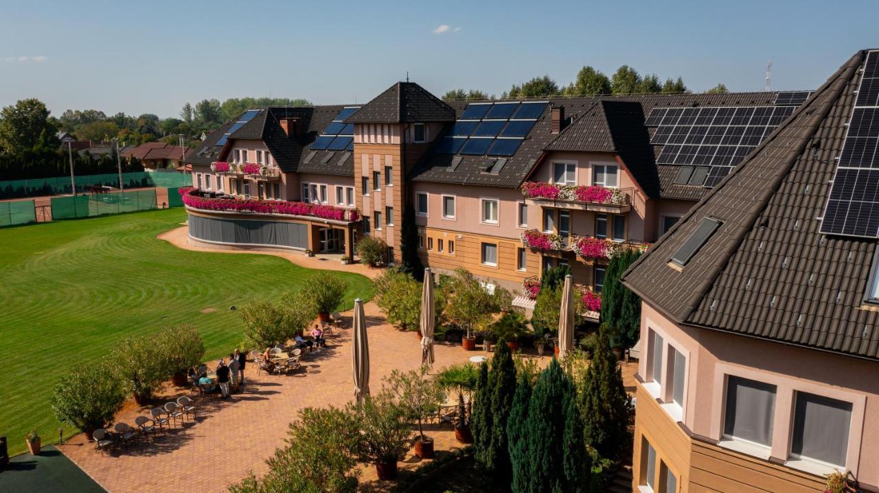 Granada Conference, Wellness And Sport Hotel Kecskemét Exterior foto